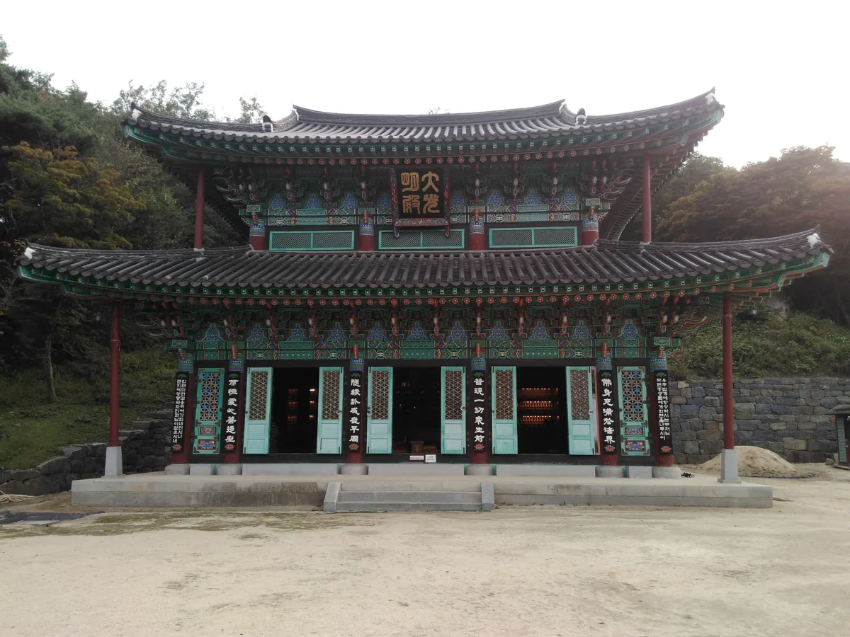 2016年の灌燭寺の本堂