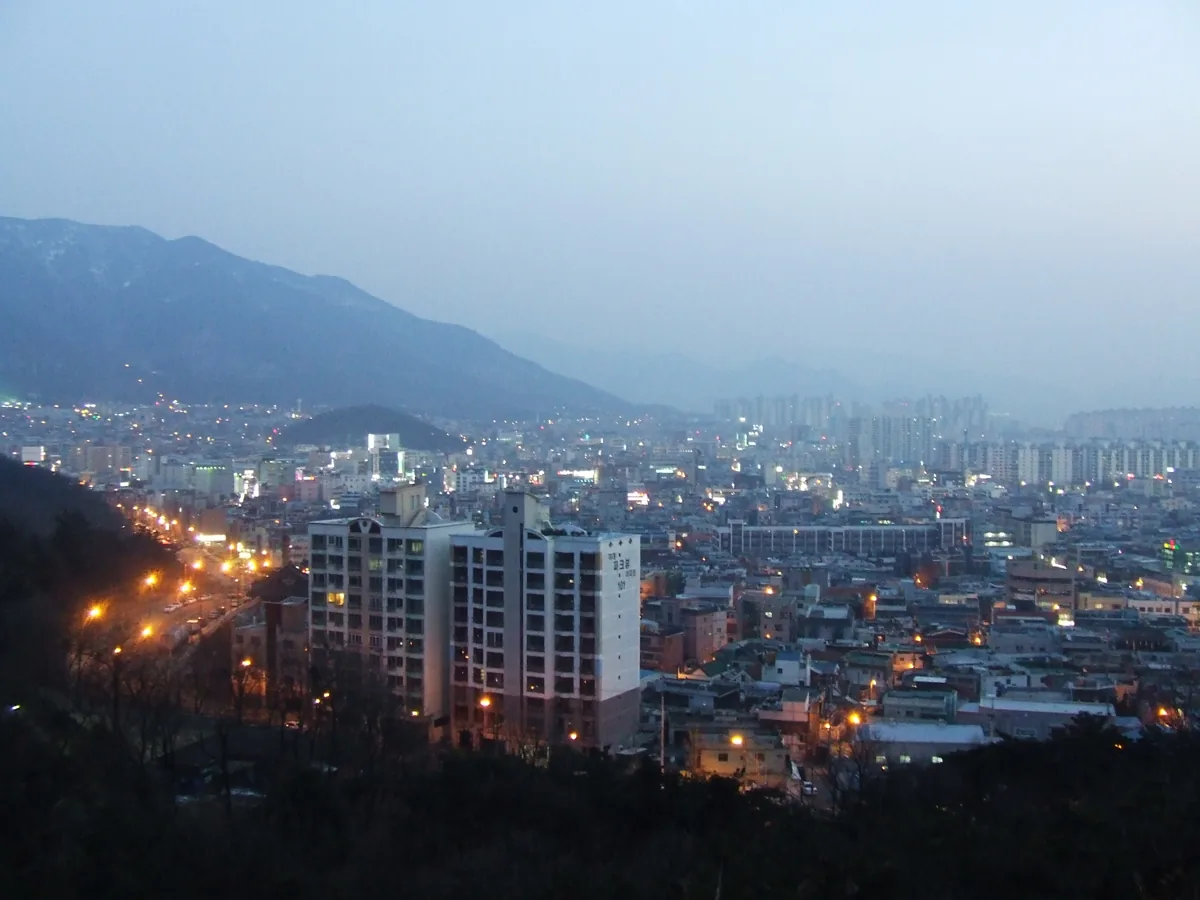 An evening view toward Seongdang-dong from Duryu Park in 2011