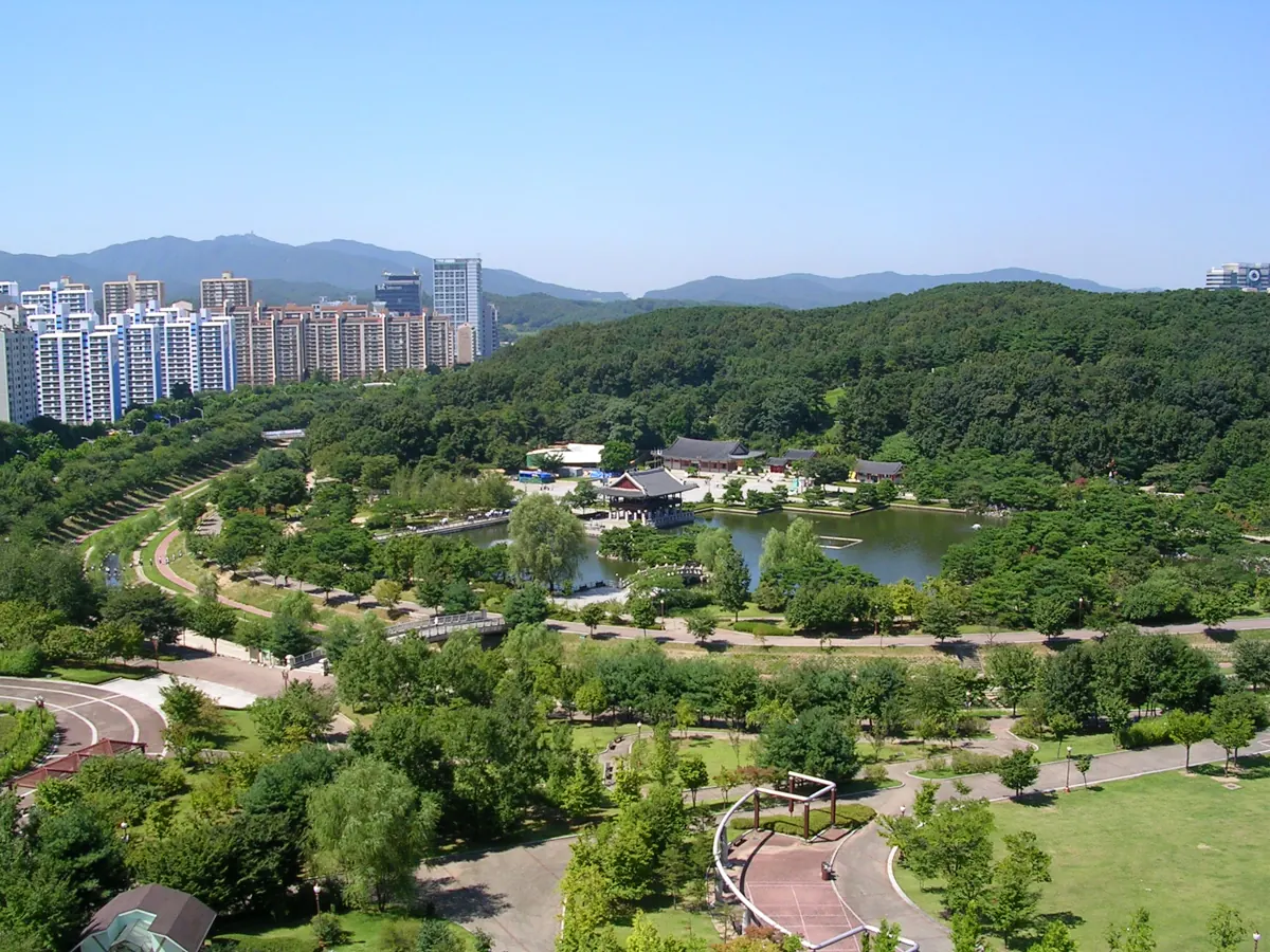 Greenery and pond in Bundang Central Park