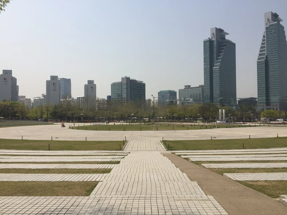 2018年の坪村中央公園の広場